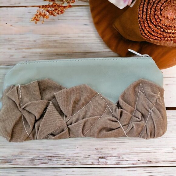 Sakura Urban Clutch - Picture 1 of 4